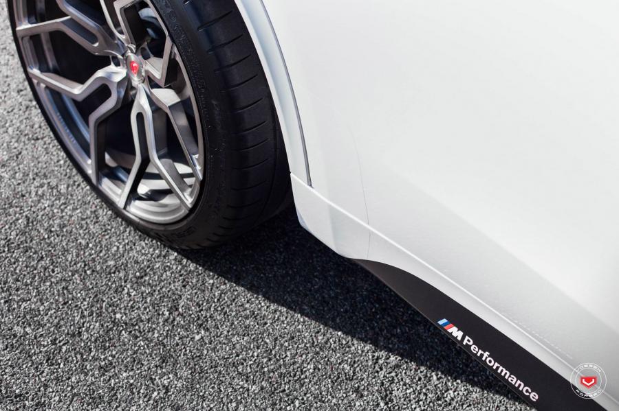 Детали экстерьера BMW X5 on Vossen Wheels (HC-3) 2017 года  (фото 22 из 22)